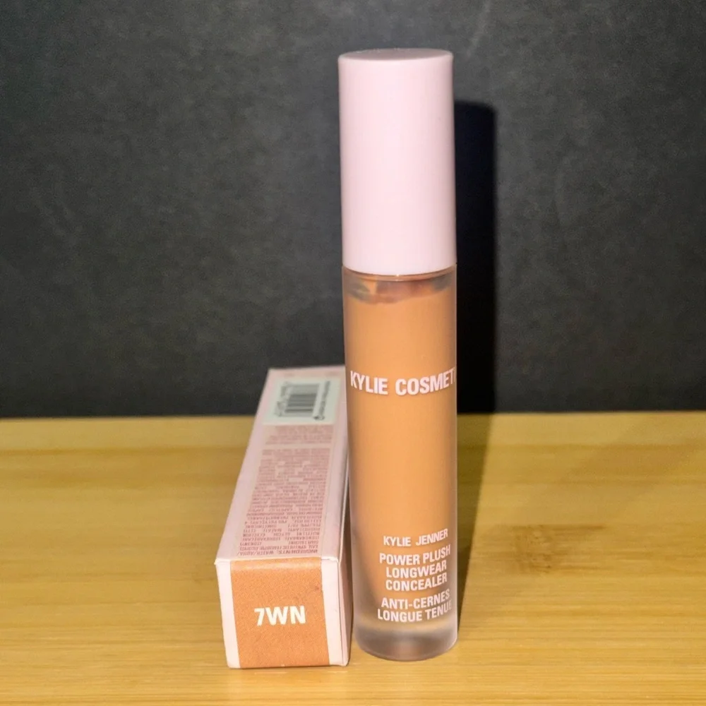 Kylie Cosmetics Power Plush Concealer - 7WN - Picture 2 of 2